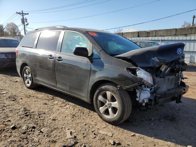 5TDKK3DC4GS764255 - 2016 TOYOTA SIENNA LE BLACK photo 4