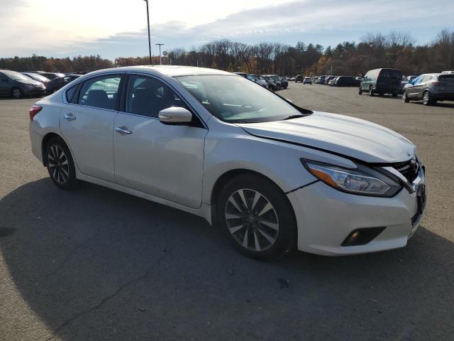 1N4AL3AP3HC108847 - 2017 NISSAN ALTIMA 2.5 WHITE photo 4