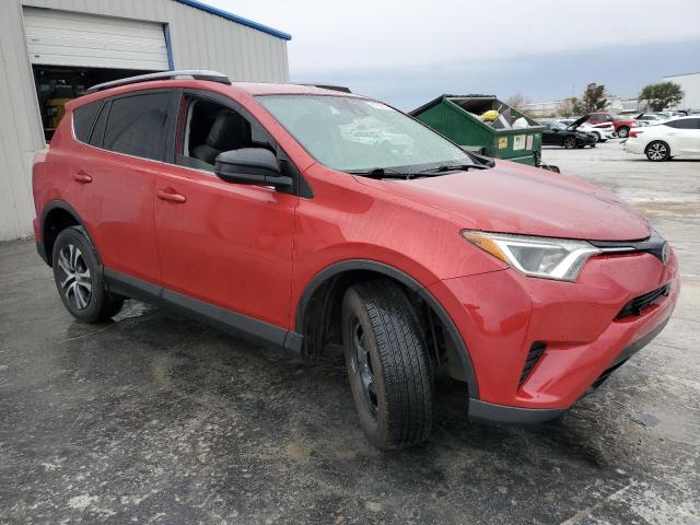 JTMZFREV3HJ127930 - 2017 TOYOTA RAV4 LE RED photo 4