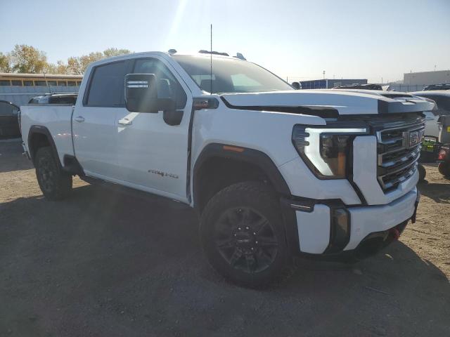 1GT49PEY0RF421807 - 2024 GMC SIERRA K2500 AT4 WHITE photo 4