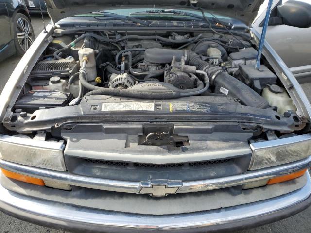 1GNCS13W0Y2336252 - 2000 CHEVROLET BLAZER SILVER photo 12