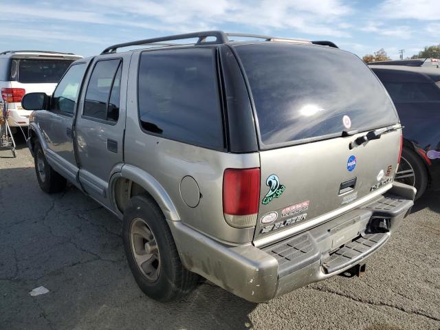 1GNCS13W0Y2336252 - 2000 CHEVROLET BLAZER SILVER photo 2