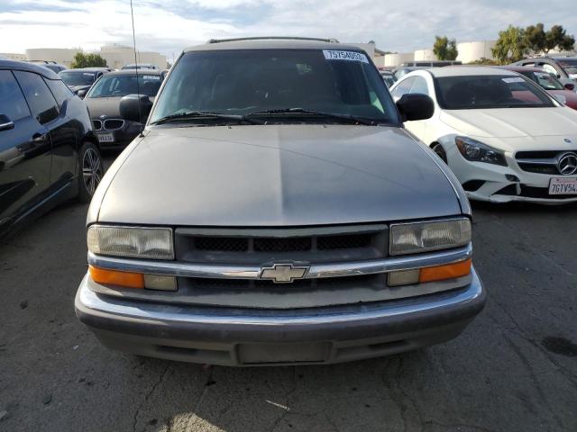 1GNCS13W0Y2336252 - 2000 CHEVROLET BLAZER SILVER photo 5