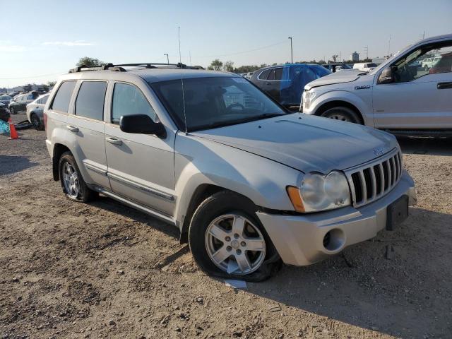 1J8HR48P07C544582 - 2007 JEEP GRAND CHER LAREDO SILVER photo 4