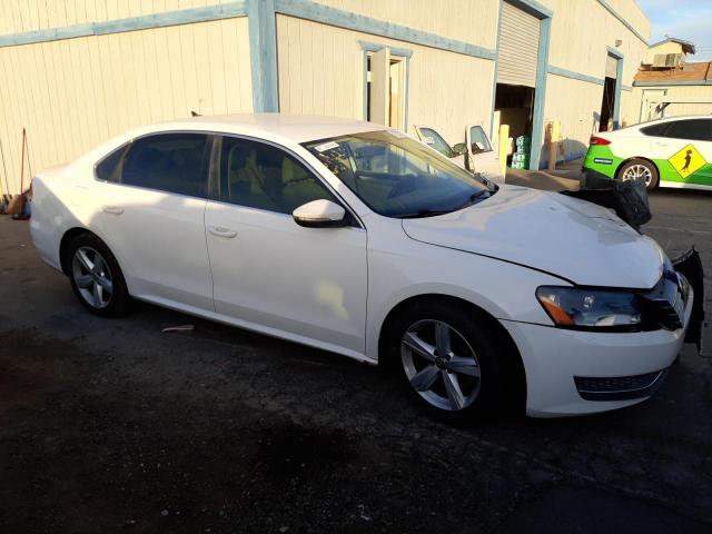 1VWBH7A36CC060884 - 2012 VOLKSWAGEN PASSAT SE WHITE photo 4