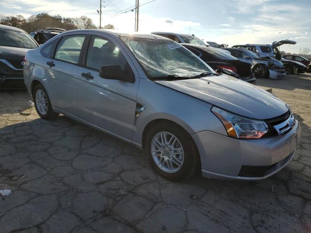 1FAHP35N18W249927 - 2008 FORD FOCUS SE SILVER photo 4