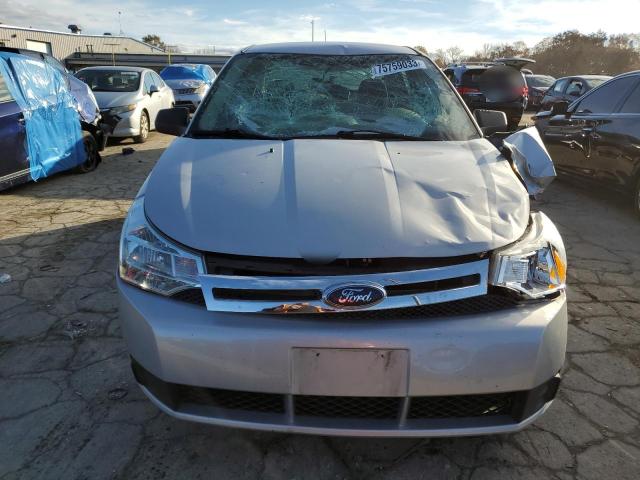 1FAHP35N18W249927 - 2008 FORD FOCUS SE SILVER photo 5