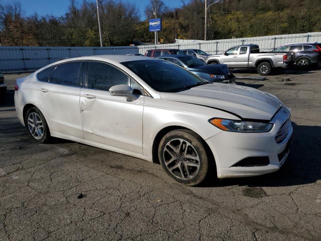 3FA6P0H72FR135227 - 2015 FORD FUSION SE WHITE photo 4