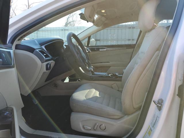 3FA6P0H72FR135227 - 2015 FORD FUSION SE WHITE photo 7