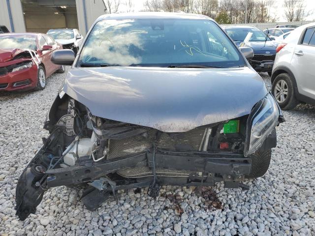 5TDEZ3DC5KS215567 - 2019 TOYOTA SIENNA SE GRAY photo 5