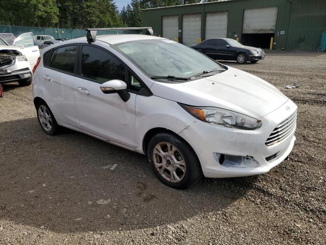 3FADP4EJ3FM121364 - 2015 FORD FIESTA SE WHITE photo 4