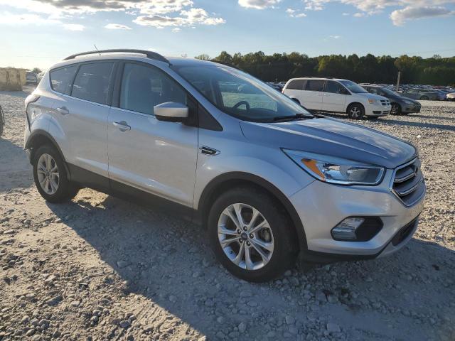 1FMCU0GD3JUD13754 - 2018 FORD ESCAPE SE SILVER photo 4