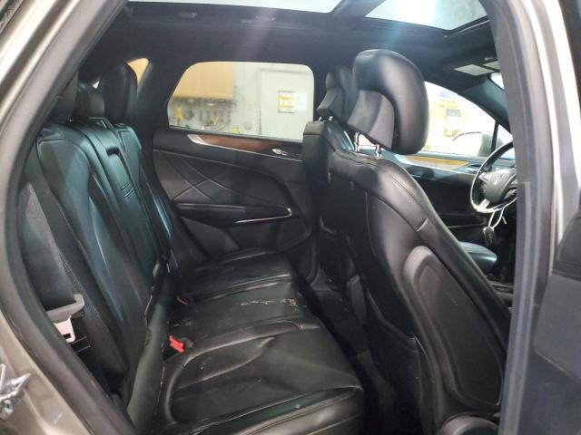 5LMCJ3D97HUL51442 - 2017 LINCOLN MKC RESERVE SILVER photo 10