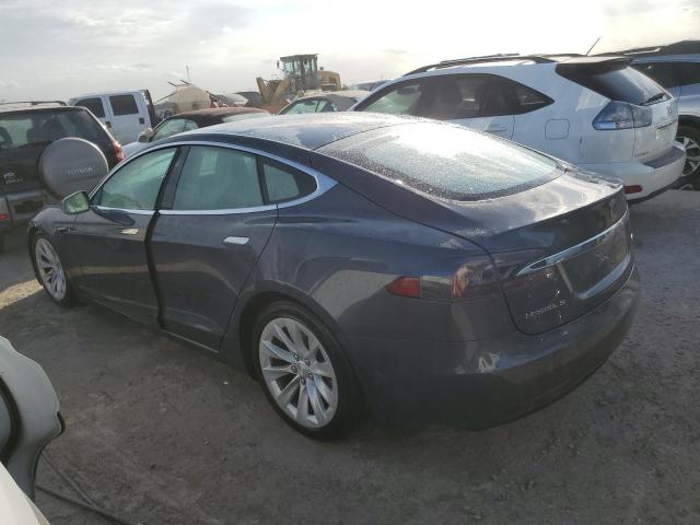 5YJSA1E21JF274767 - 2018 TESLA MODEL S GRAY photo 2
