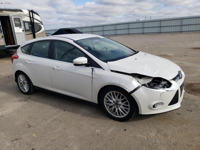 1FADP3N26EL168813 - 2014 FORD FOCUS TITANIUM WHITE photo 4