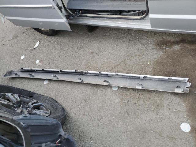 2A4RR5D16AR369752 - 2010 CHRYSLER TOWN & COU TOURING SILVER photo 13