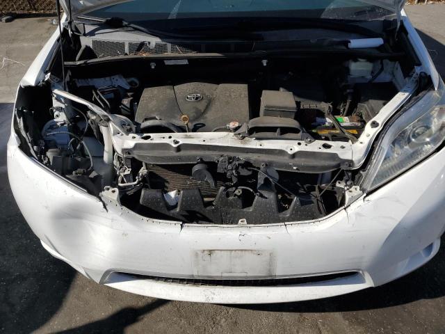 5TDKZ3DCXHS819000 - 2017 TOYOTA SIENNA LE WHITE photo 12