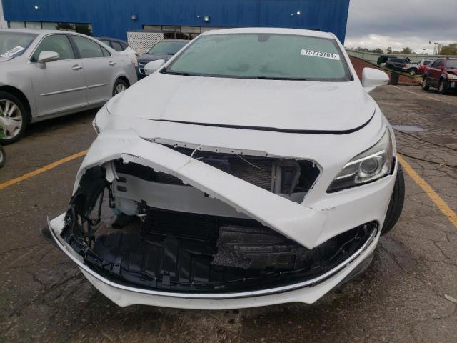 1G4ZN5SS8HU175360 - 2017 BUICK LACROSSE PREFERRED WHITE photo 5