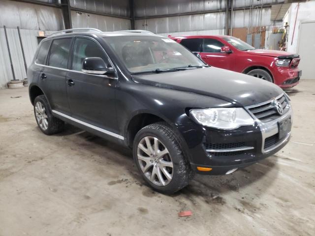 WVGBF7A99AD004129 - 2010 VOLKSWAGEN TOUAREG V6 BLACK photo 4