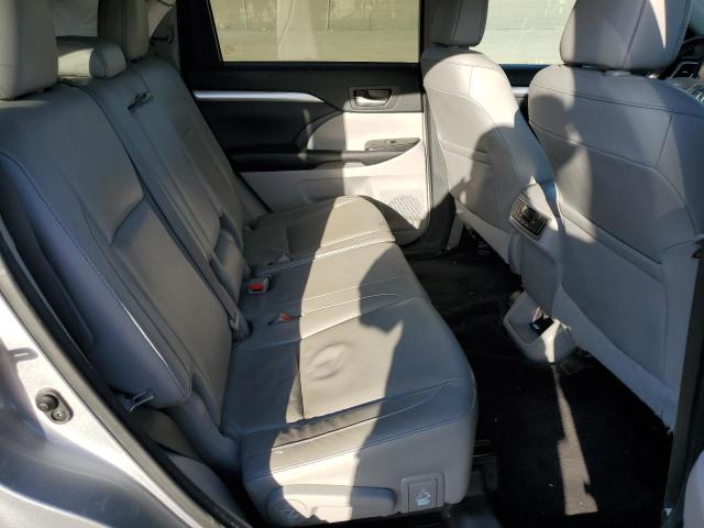 5TDKKRFHXGS506169 - 2016 TOYOTA HIGHLANDER XLE SILVER photo 11