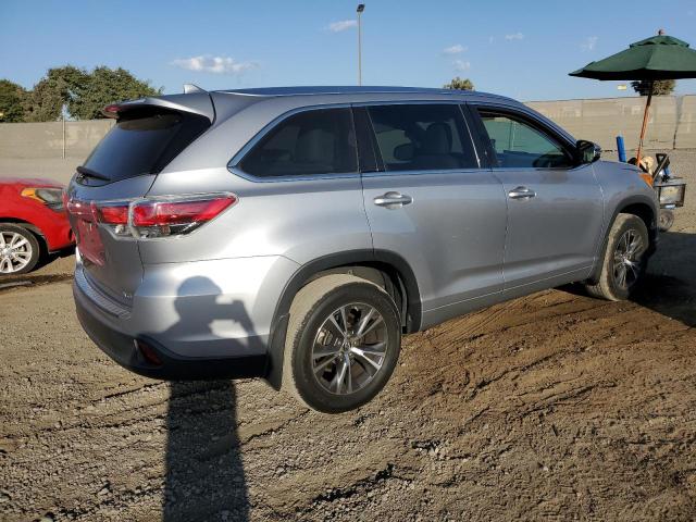 5TDKKRFHXGS506169 - 2016 TOYOTA HIGHLANDER XLE SILVER photo 3