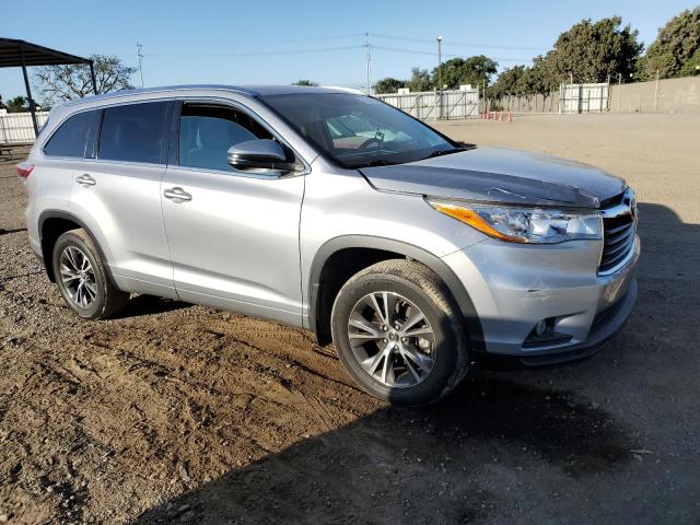 5TDKKRFHXGS506169 - 2016 TOYOTA HIGHLANDER XLE SILVER photo 4
