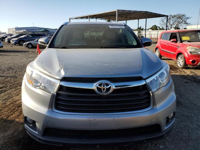 5TDKKRFHXGS506169 - 2016 TOYOTA HIGHLANDER XLE SILVER photo 5