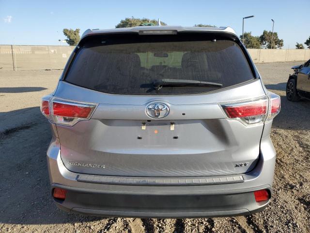 5TDKKRFHXGS506169 - 2016 TOYOTA HIGHLANDER XLE SILVER photo 6