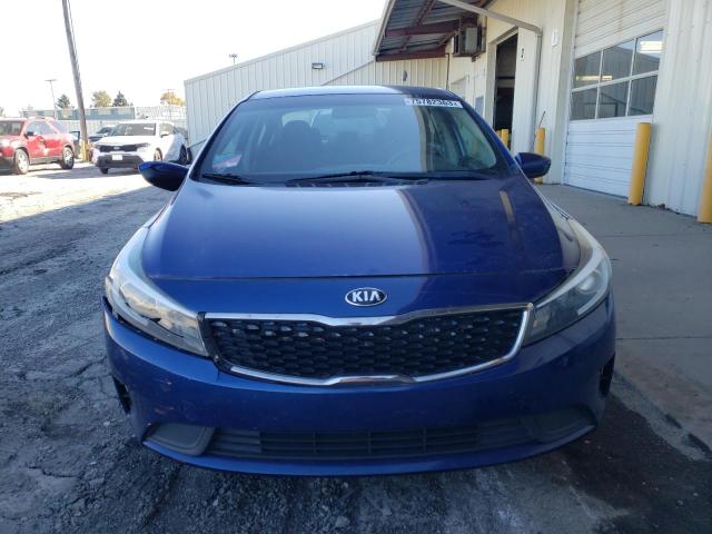 3KPFK4A7XHE027684 - 2017 KIA FORTE LX BLUE photo 5