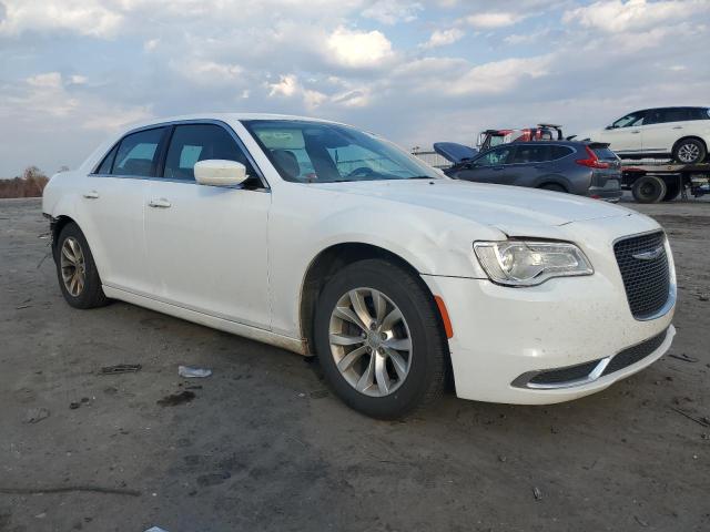 2C3CCAAG8FH760434 - 2015 CHRYSLER 300 LIMITED WHITE photo 4