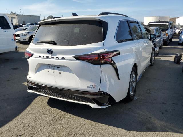 5TDDSKFCXNS058002 - 2022 TOYOTA SIENNA XSE WHITE photo 3