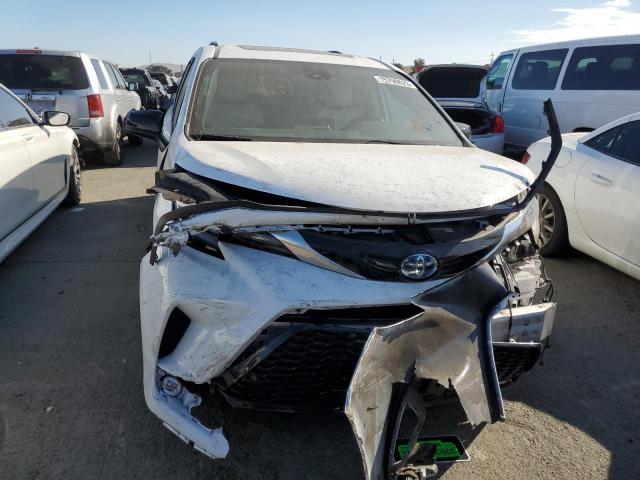 5TDDSKFCXNS058002 - 2022 TOYOTA SIENNA XSE WHITE photo 5