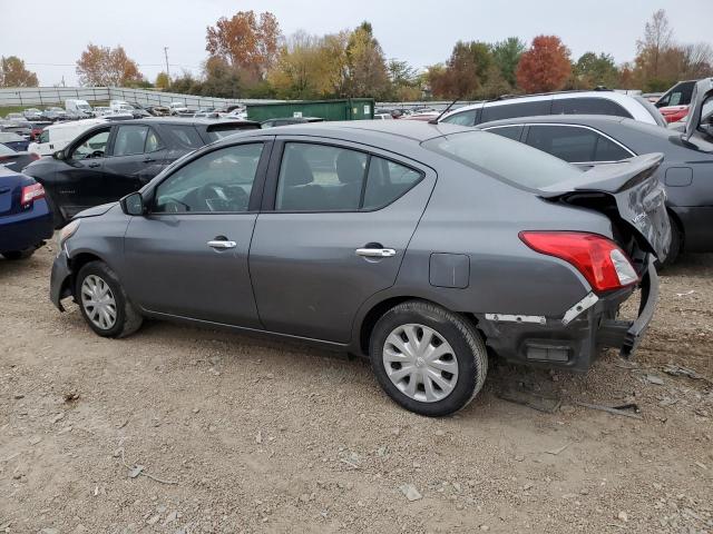 3N1CN7AP9JL807675 - 2018 NISSAN VERSA S GRAY photo 2