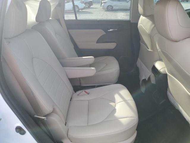 5TDGZRAH8MS528482 - 2021 TOYOTA HIGHLANDER XLE WHITE photo 11