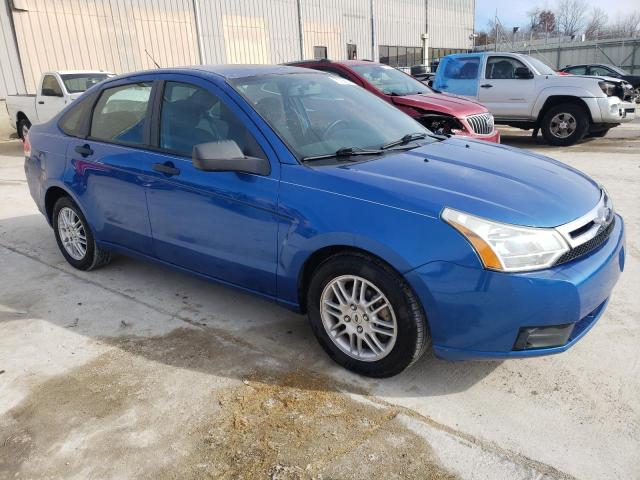 1FAHP3FN5AW229989 - 2010 FORD FOCUS SE BLUE photo 4