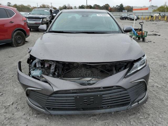 4T1C11AK7NU636524 - 2022 TOYOTA CAMRY LE GRAY photo 5