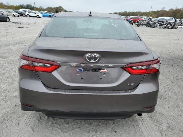 4T1C11AK7NU636524 - 2022 TOYOTA CAMRY LE GRAY photo 6