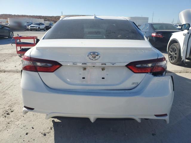 4T1G11AK0MU432163 - 2021 TOYOTA CAMRY SE WHITE photo 6