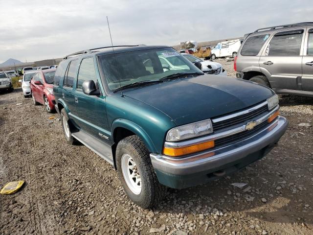 1GNDT13W0WK121081 - 1998 CHEVROLET BLAZER GREEN photo 4