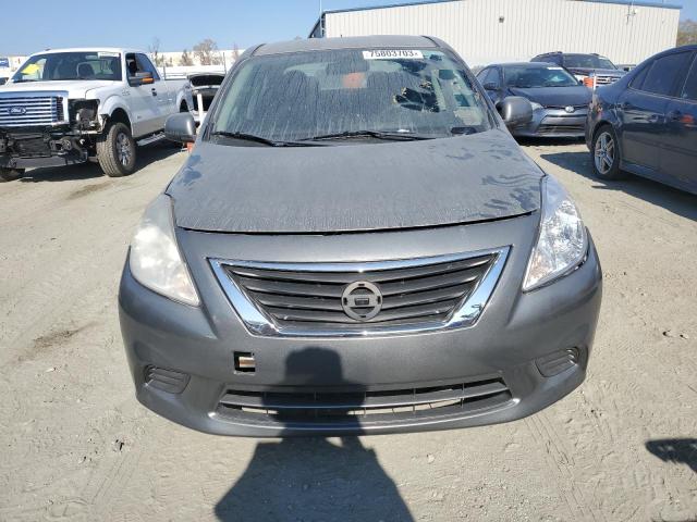 3N1CN7AP9DL849882 - 2013 NISSAN VERSA S GRAY photo 5