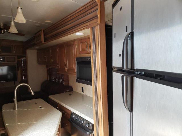 4YDF31829FA740515 - 2015 KEYSTONE MONTANA BEIGE photo 8