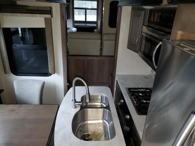 4YDF37924K4703298 - 2019 KEYSTONE MONTANA TWO TONE photo 6