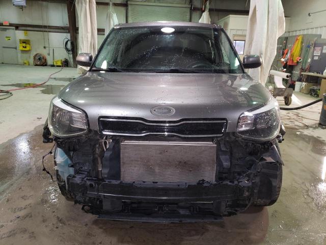 KNDJP3A58K7008823 - 2019 KIA SOUL + GRAY photo 5