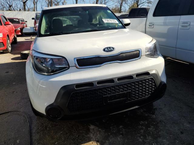 KNDJN2A25G7376406 - 2016 KIA SOUL WHITE photo 5