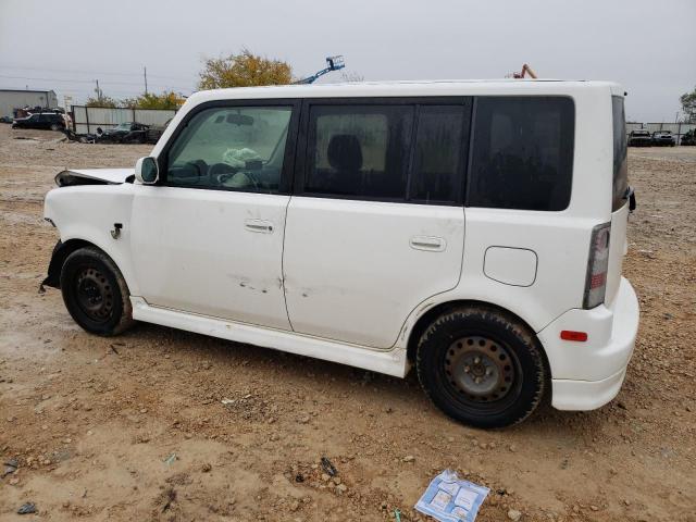 JTLKT334050181628 - 2005 TOYOTA SCION XB WHITE photo 2