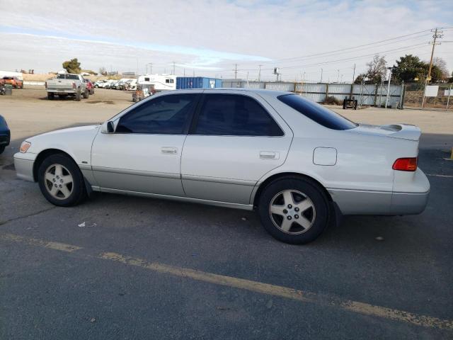 JT2BF22KX10296253 - 2001 TOYOTA CAMRY CE WHITE photo 2