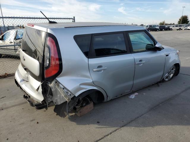 KNDJN2A29J7588314 - 2018 KIA SOUL SILVER photo 3