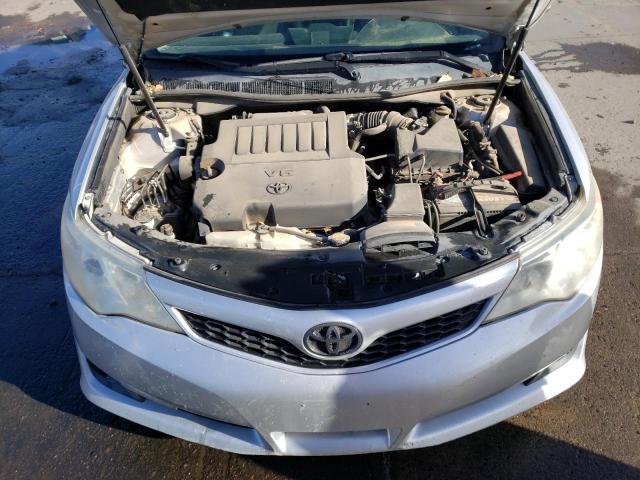 4T1BK1FK2DU526027 - 2013 TOYOTA CAMRY SE SILVER photo 11