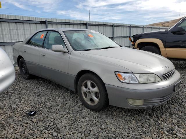 JT8BF22G9V0045683 - 1997 LEXUS ES 300 GRAY photo 4