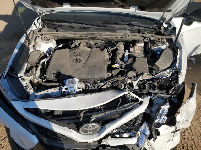 4T1BZ1HK0JU017610 - 2018 TOYOTA CAMRY XSE WHITE photo 11